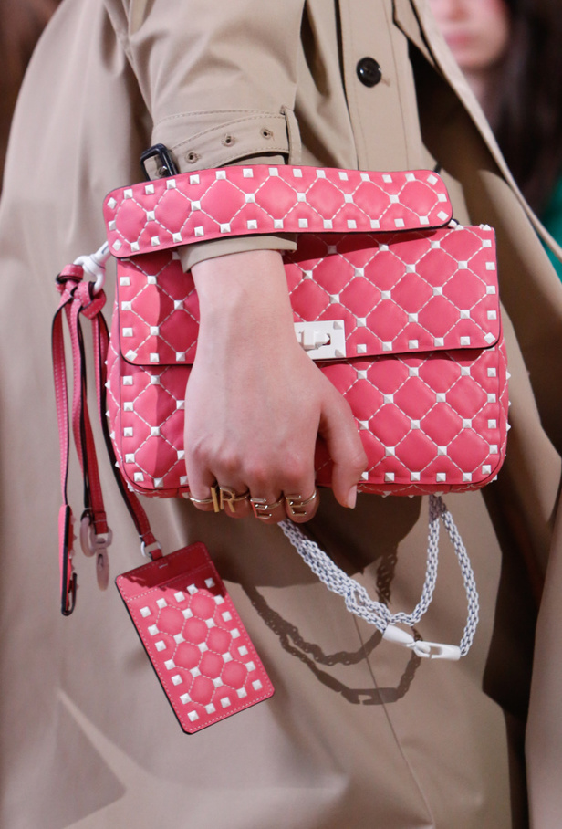 بالصور مجموعة ازياء فالنتينو ريزورت 2018