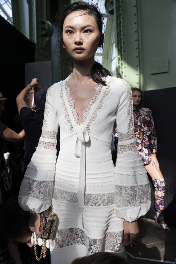 مجموعة ايلي صعب لموسم ربيع وصيف 2019