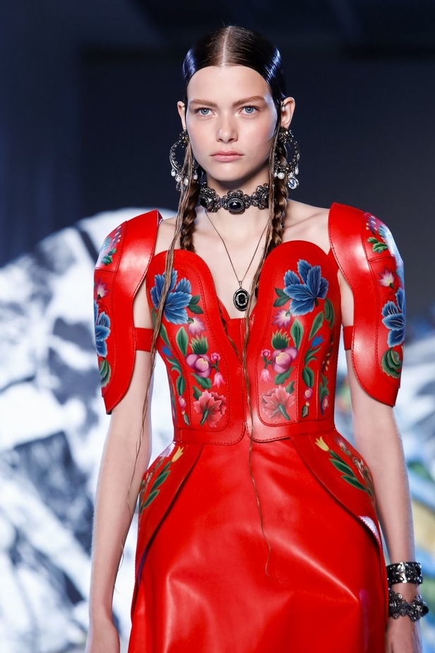 مجموعة "الكسندر مكوين" لموسم ربيع وصيف 2019