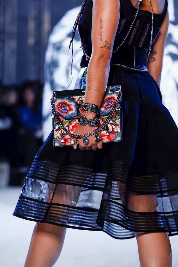 مجموعة "الكسندر مكوين" لموسم ربيع وصيف 2019