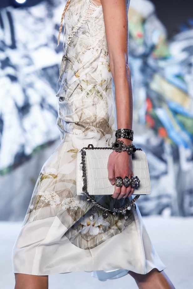 مجموعة "الكسندر مكوين" لموسم ربيع وصيف 2019