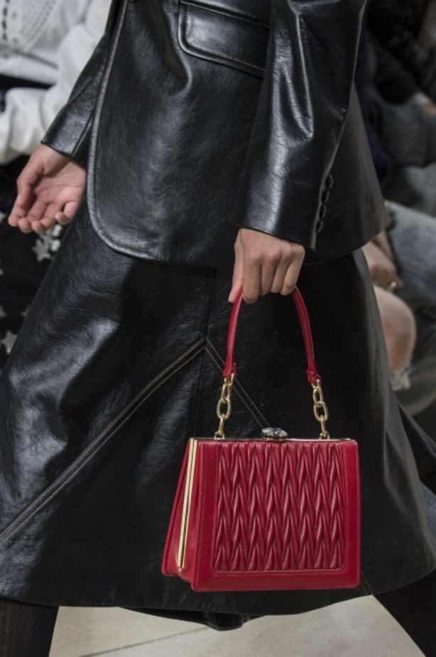 عرض Miu Miu للألبسة الجاهزة لربيع 2019