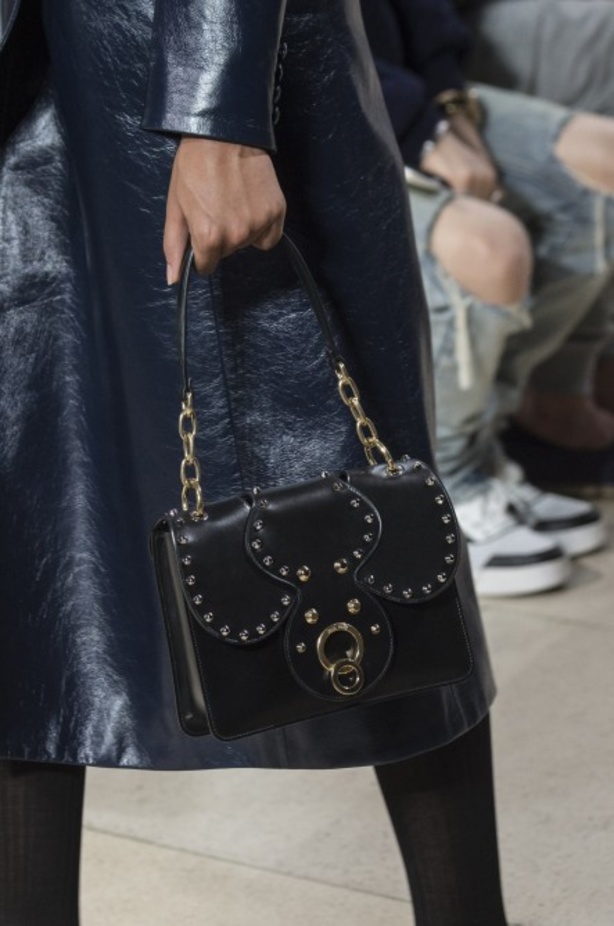 عرض Miu Miu للألبسة الجاهزة لربيع 2019