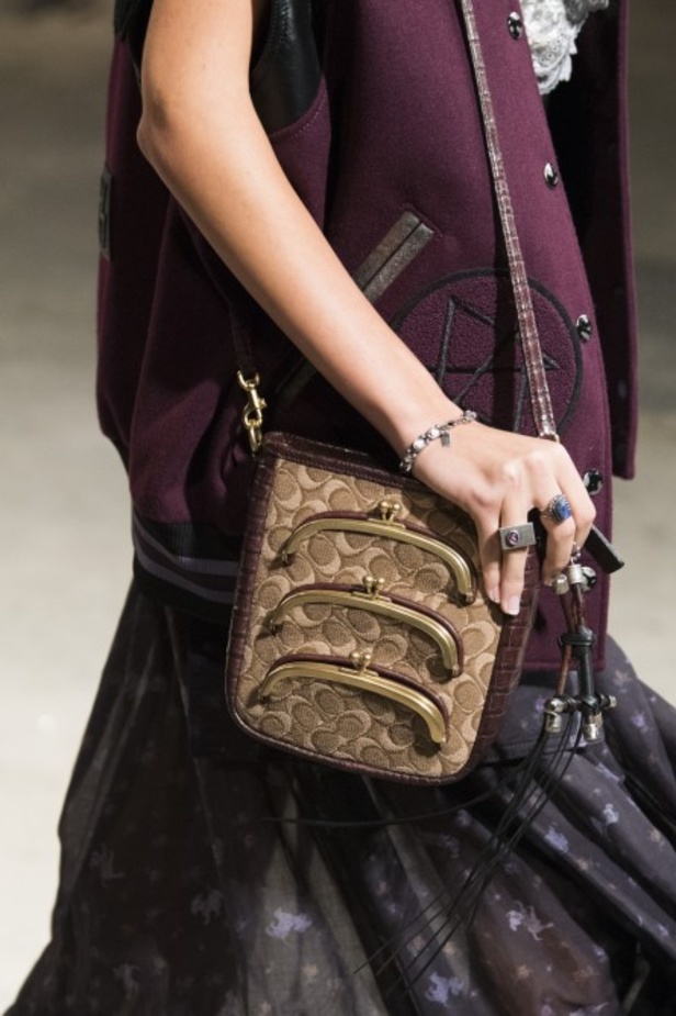 عرض ازياء كوتش لموسم ربيع وصيف 2019