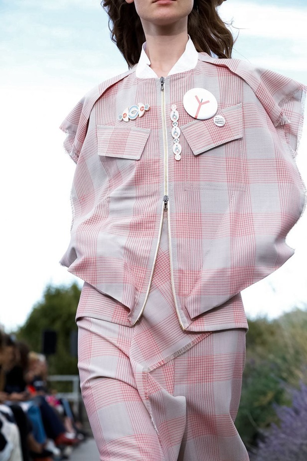 عرض أزياء Roland Mouret لربيع وصيف ٢٠١٩ !