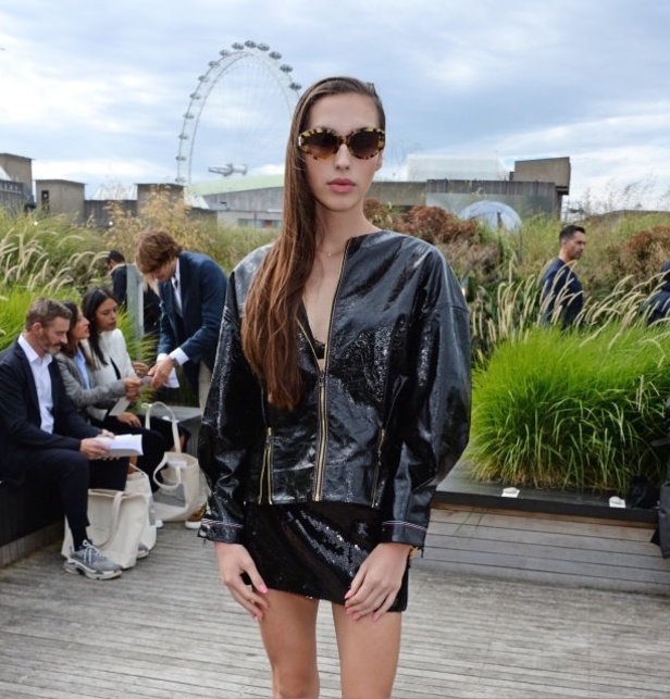 عرض أزياء Roland Mouret لربيع وصيف ٢٠١٩ !