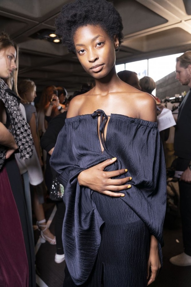 عرض أزياء Roland Mouret لربيع وصيف ٢٠١٩ !