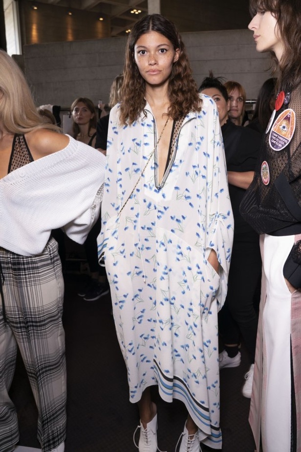 عرض أزياء Roland Mouret لربيع وصيف ٢٠١٩ !