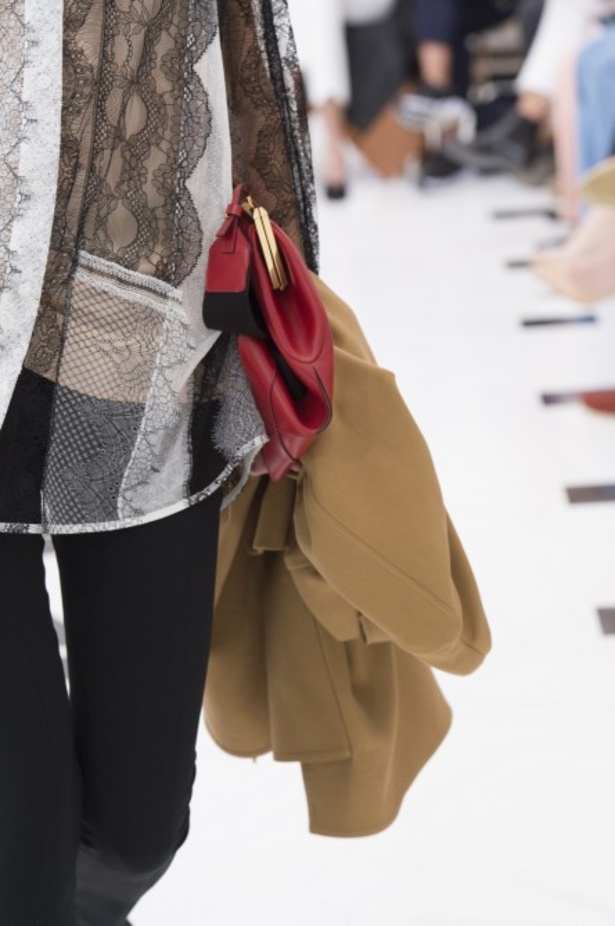 عرض ازياء فيكتوريا بيكهام لربيع وصيف 2019