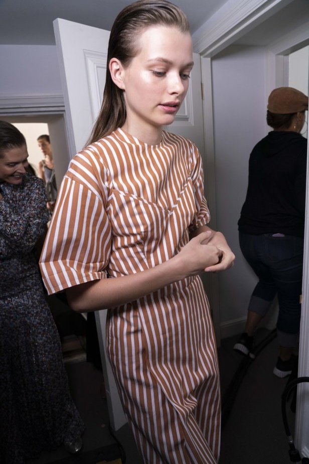 عرض ازياء فيكتوريا بيكهام لربيع وصيف 2019