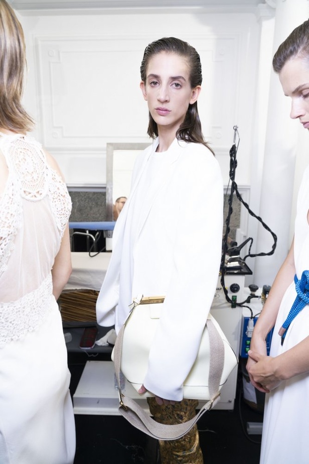 عرض ازياء فيكتوريا بيكهام لربيع وصيف 2019