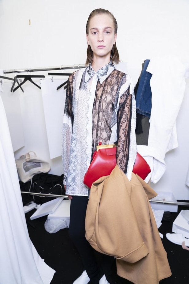 عرض ازياء فيكتوريا بيكهام لربيع وصيف 2019