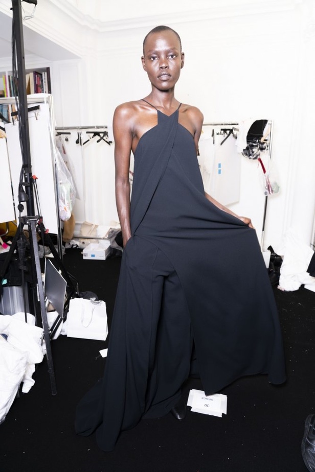 عرض ازياء فيكتوريا بيكهام لربيع وصيف 2019