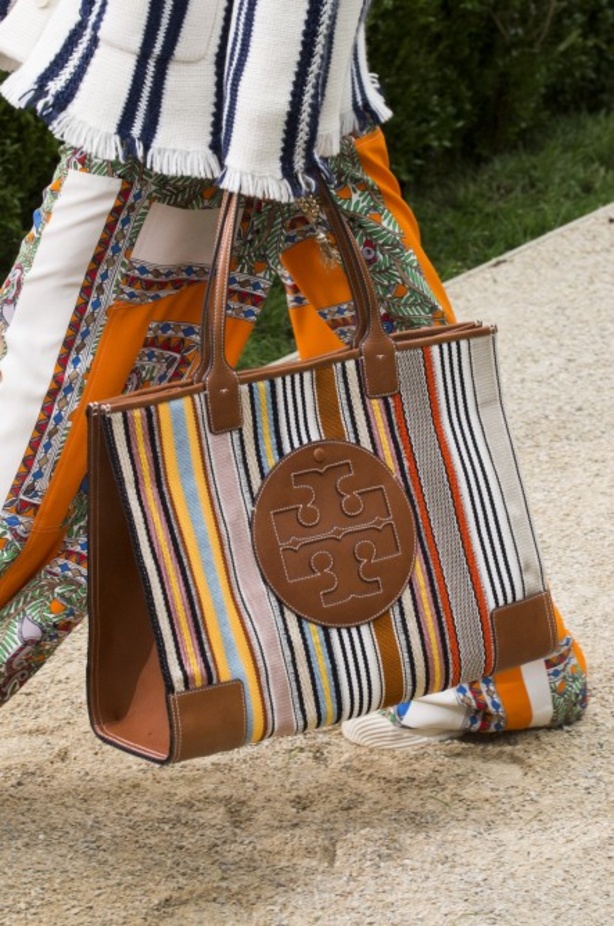 توري بورش تنقلنا الى ربيع وصيف 2019 بتصاميم عصرية وانيقة