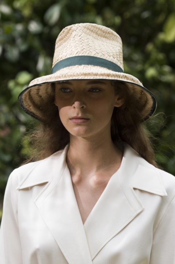 توري بورش تنقلنا الى ربيع وصيف 2019 بتصاميم عصرية وانيقة