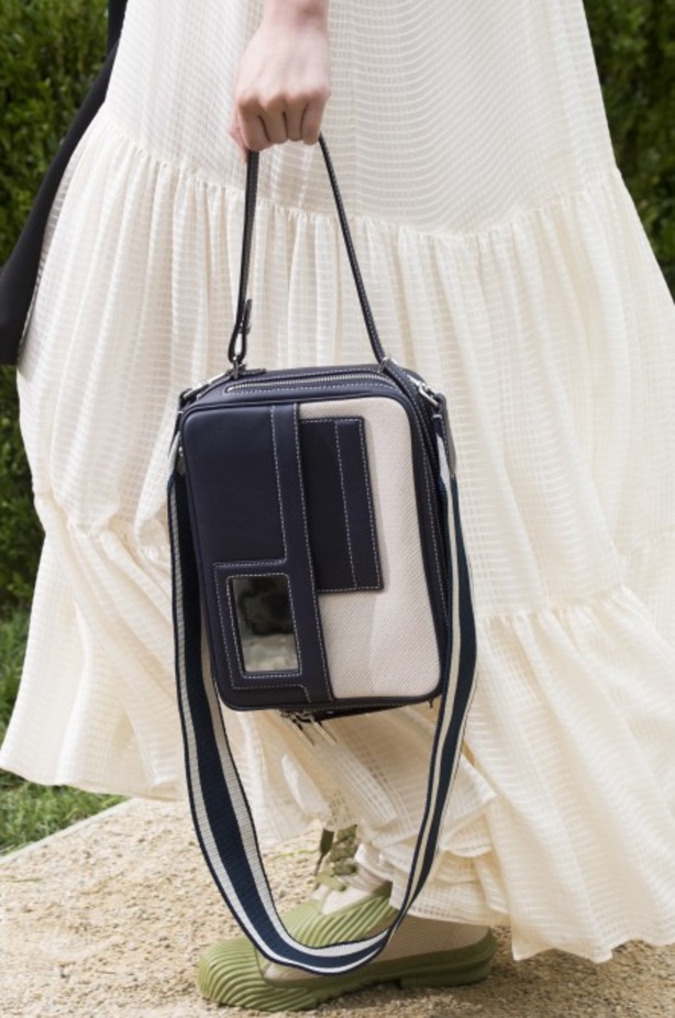 توري بورش تنقلنا الى ربيع وصيف 2019 بتصاميم عصرية وانيقة