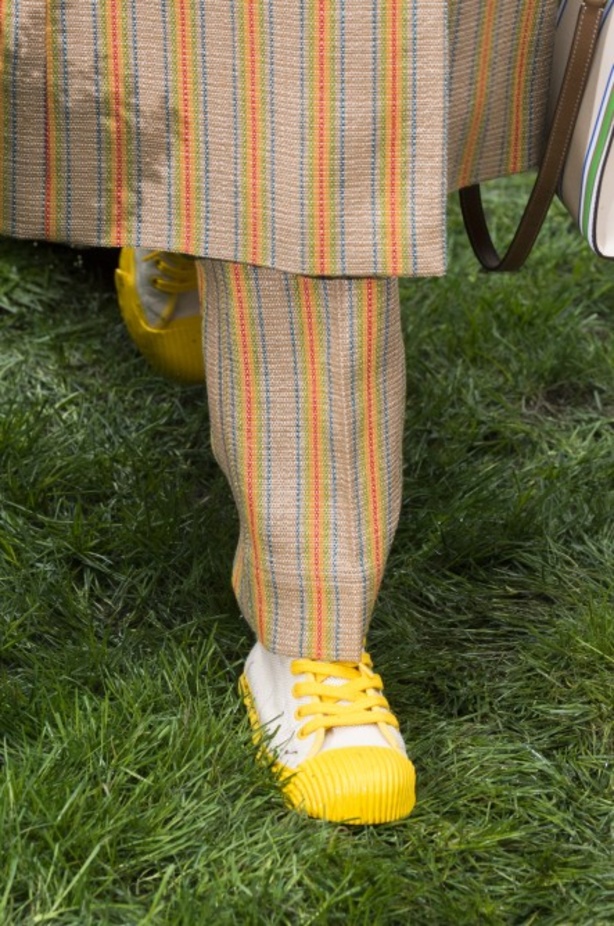 توري بورش تنقلنا الى ربيع وصيف 2019 بتصاميم عصرية وانيقة