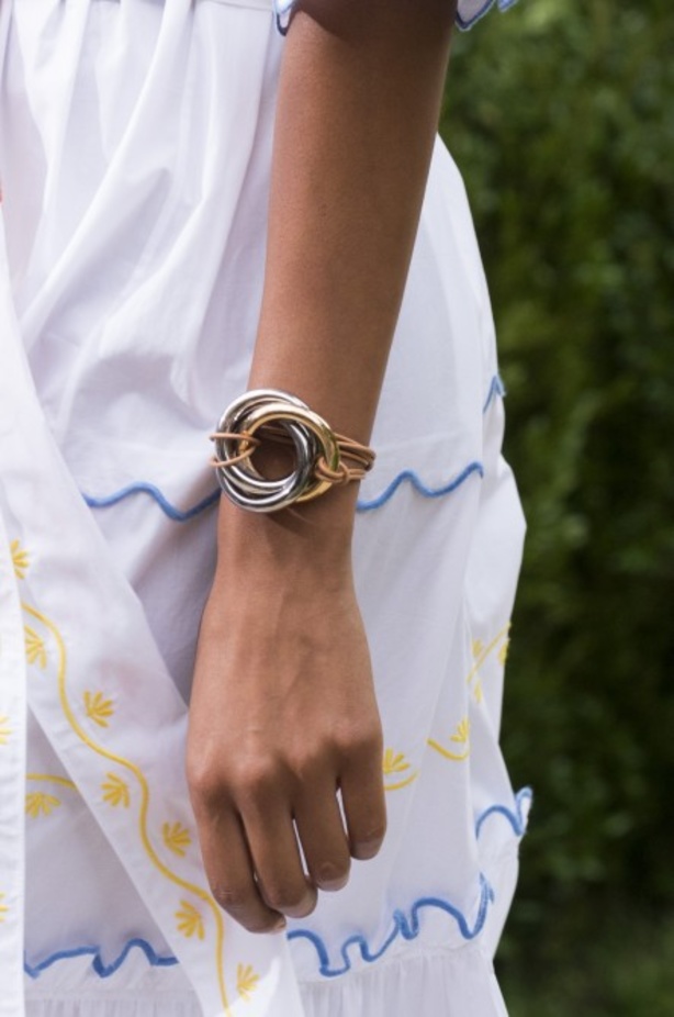 توري بورش تنقلنا الى ربيع وصيف 2019 بتصاميم عصرية وانيقة