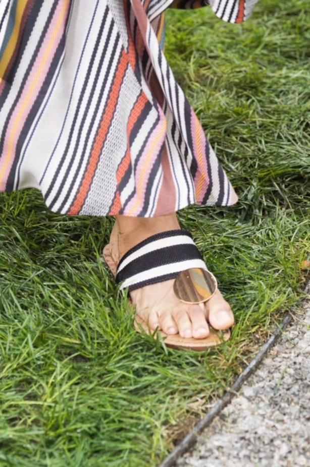 توري بورش تنقلنا الى ربيع وصيف 2019 بتصاميم عصرية وانيقة