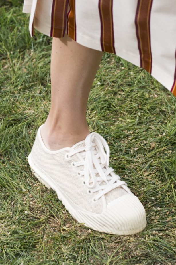 توري بورش تنقلنا الى ربيع وصيف 2019 بتصاميم عصرية وانيقة