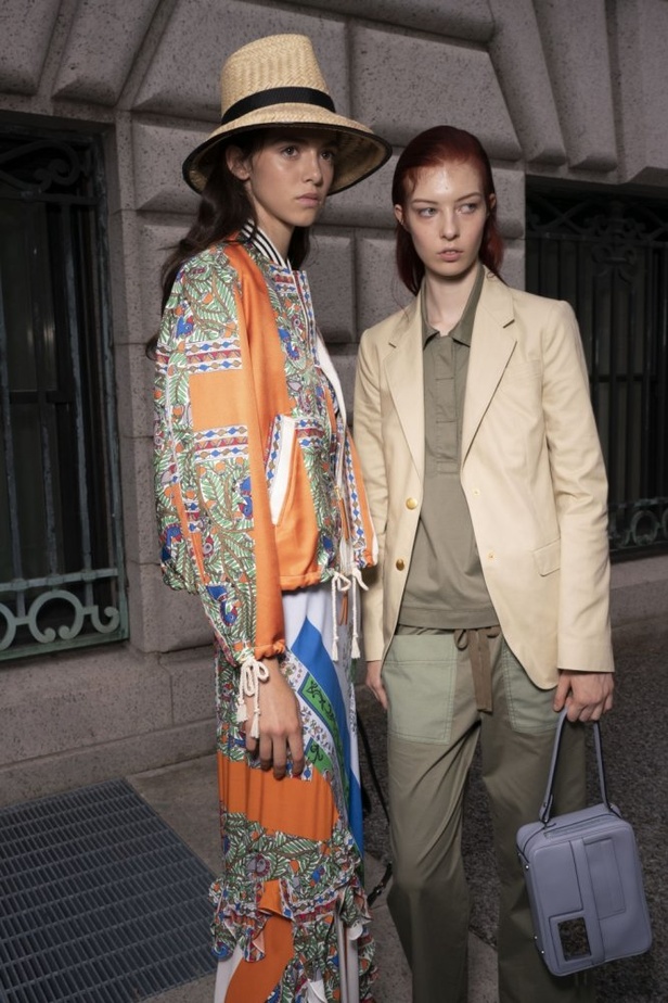 توري بورش تنقلنا الى ربيع وصيف 2019 بتصاميم عصرية وانيقة