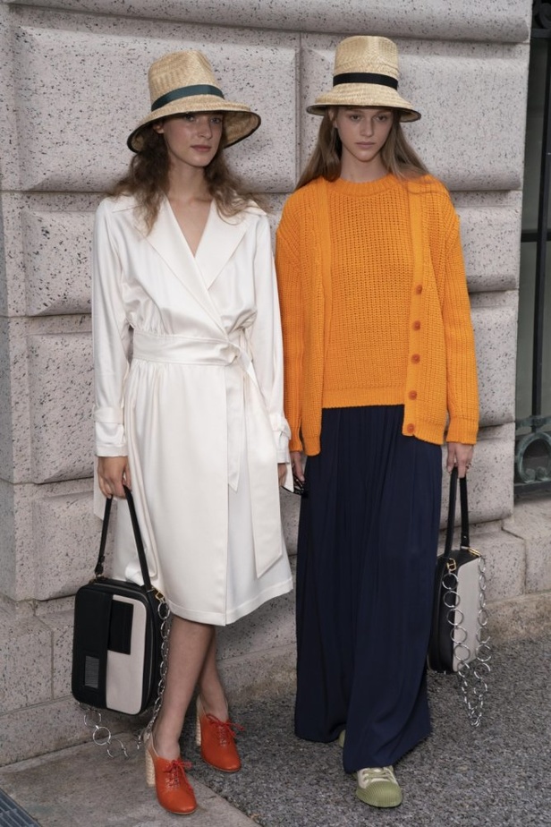 توري بورش تنقلنا الى ربيع وصيف 2019 بتصاميم عصرية وانيقة