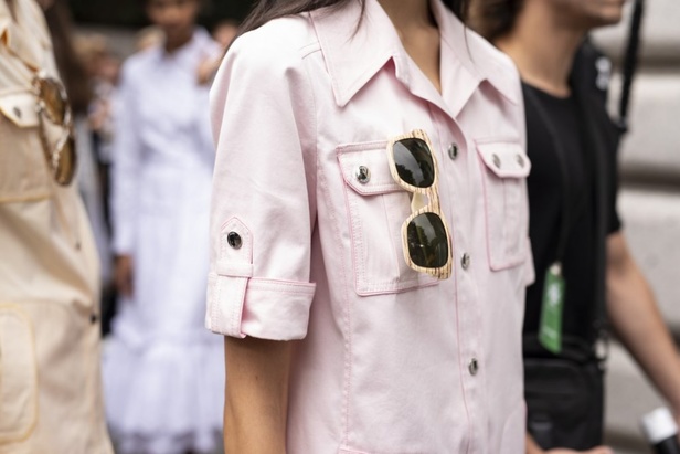 توري بورش تنقلنا الى ربيع وصيف 2019 بتصاميم عصرية وانيقة