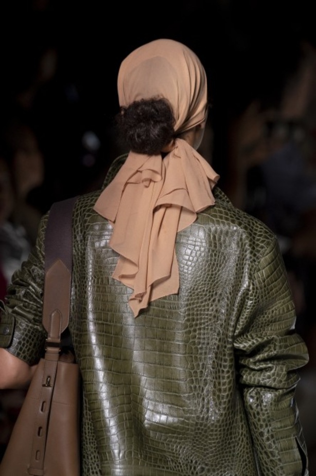 توم فورد يفتتح أسبوع الموضة النيويوركي بعرض كلاسيكي فاخر