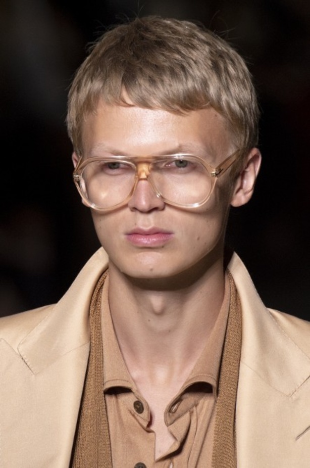 توم فورد يفتتح أسبوع الموضة النيويوركي بعرض كلاسيكي فاخر