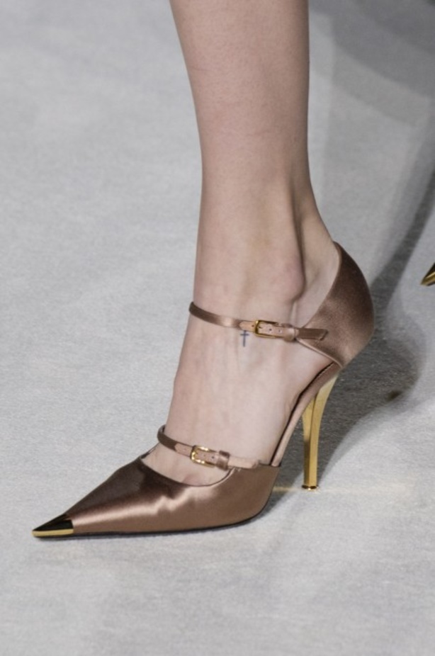 توم فورد يفتتح أسبوع الموضة النيويوركي بعرض كلاسيكي فاخر