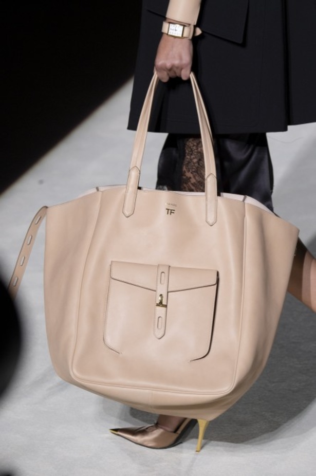 توم فورد يفتتح أسبوع الموضة النيويوركي بعرض كلاسيكي فاخر