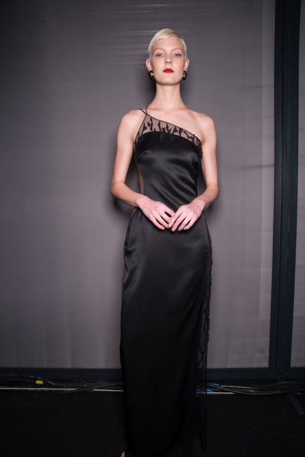 عرض أزياء Cushnie et Ochs لخريف وشتاء 2018 !