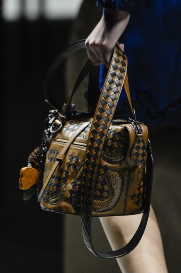 عرض ازياء مجموعة بوتيغا فينيتا لخريف وشتاء 2018