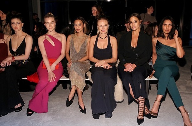 عرض أزياء Cushnie et Ochs لخريف وشتاء 2018 !