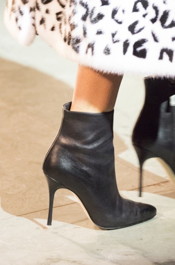 أزياء مفعمة بالألوان خلال عرض Carolina Herrera