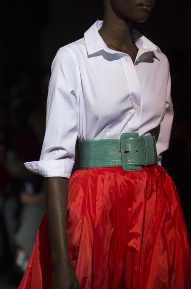 أزياء مفعمة بالألوان خلال عرض Carolina Herrera