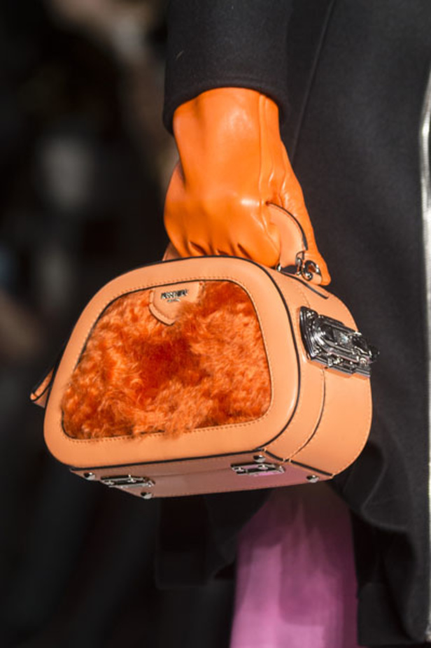 عرض ازياء موسكينو لخريف وشتاء 2018