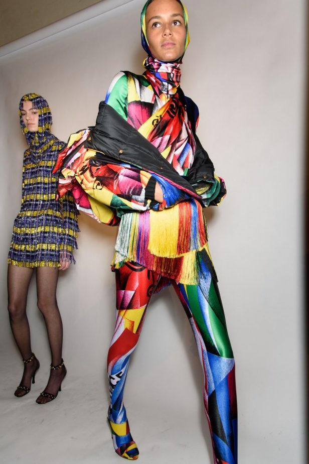 عرض أزياء “فيرساتشي” لموسم خريف وشتاء 2018-2019