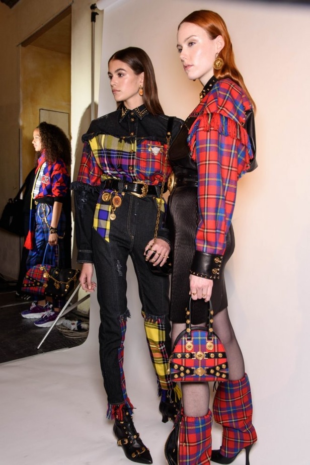 عرض أزياء “فيرساتشي” لموسم خريف وشتاء 2018-2019