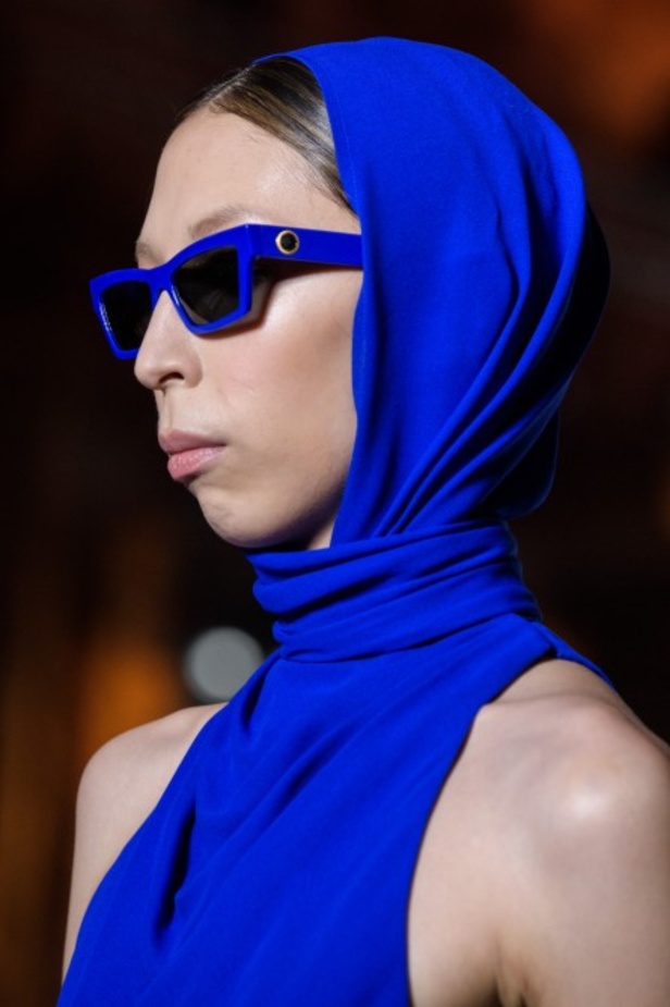 عرض أزياء “فيرساتشي” لموسم خريف وشتاء 2018-2019