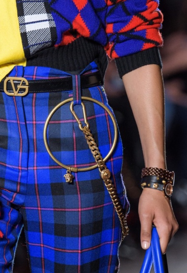 عرض أزياء “فيرساتشي” لموسم خريف وشتاء 2018-2019