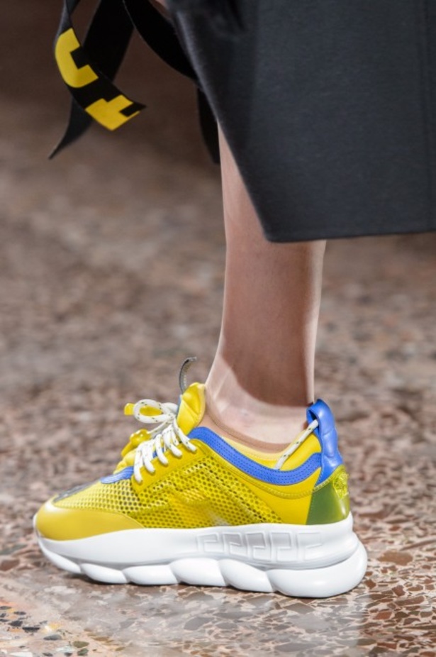 عرض أزياء “فيرساتشي” لموسم خريف وشتاء 2018-2019