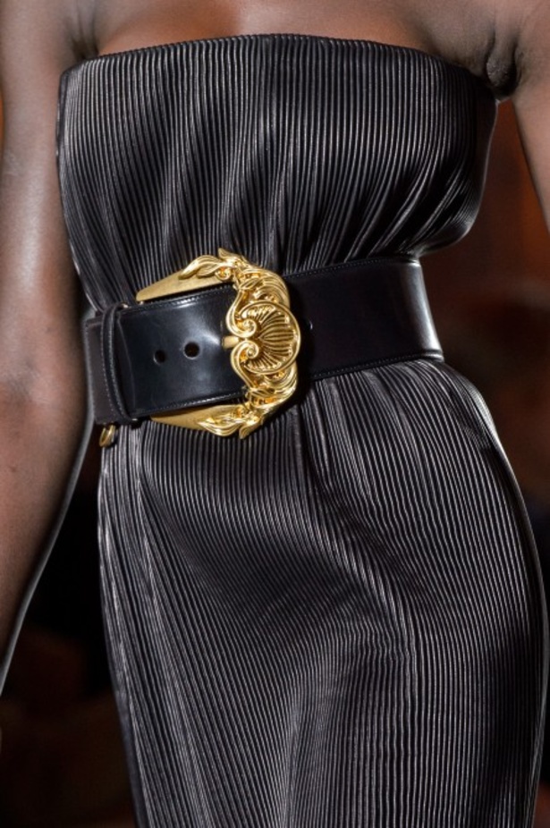 عرض أزياء “فيرساتشي” لموسم خريف وشتاء 2018-2019