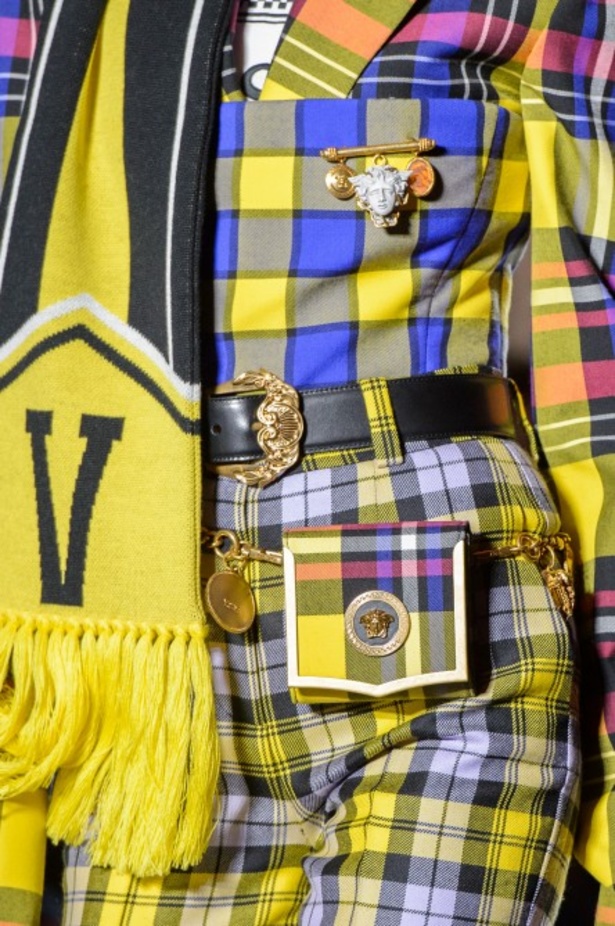 عرض أزياء “فيرساتشي” لموسم خريف وشتاء 2018-2019