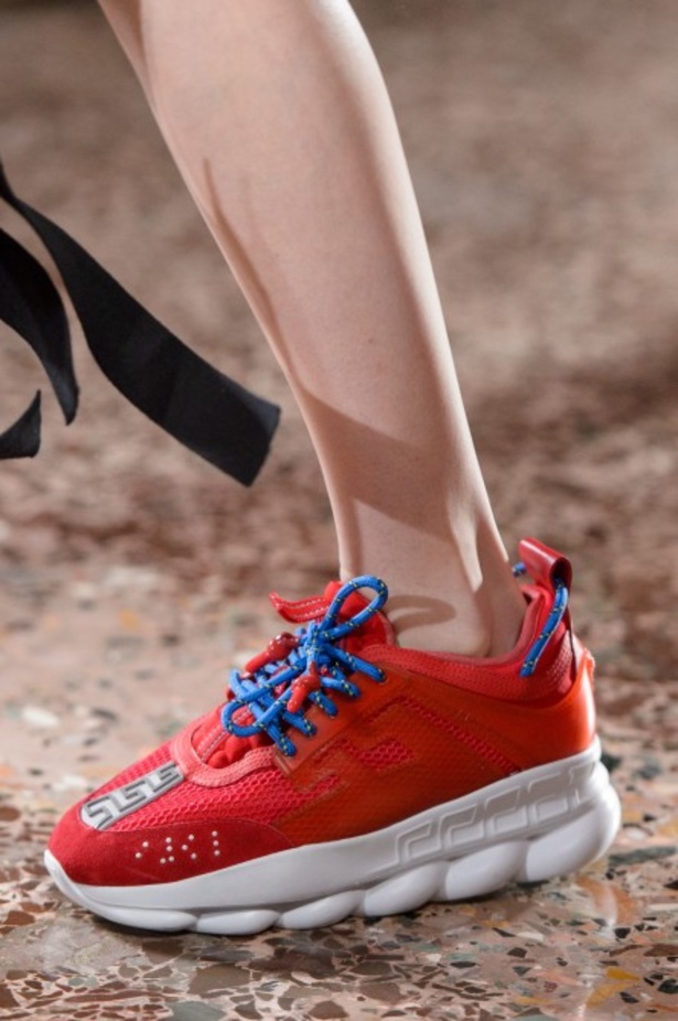 عرض أزياء “فيرساتشي” لموسم خريف وشتاء 2018-2019