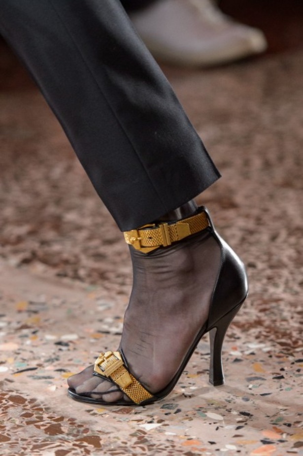 عرض أزياء “فيرساتشي” لموسم خريف وشتاء 2018-2019