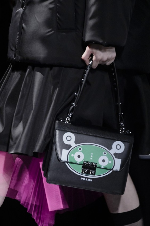 عرض ازياء برادا لخريف وشتاء 2018