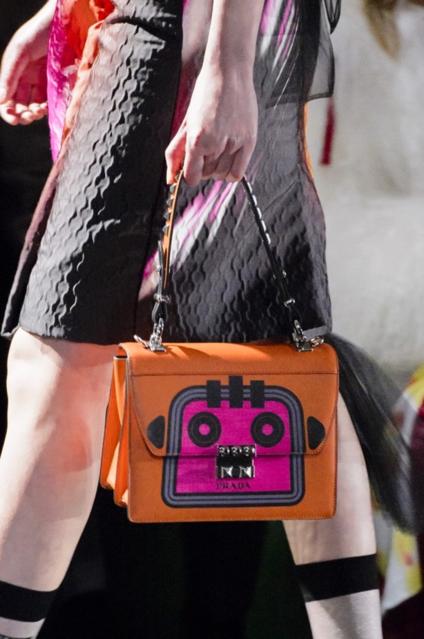 عرض ازياء برادا لخريف وشتاء 2018