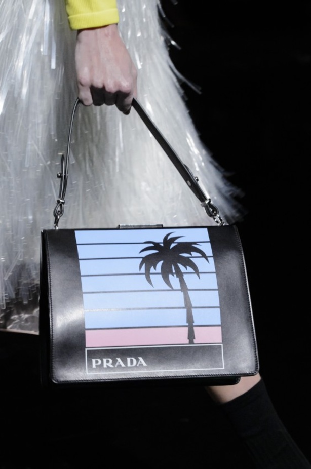 عرض ازياء برادا لخريف وشتاء 2018