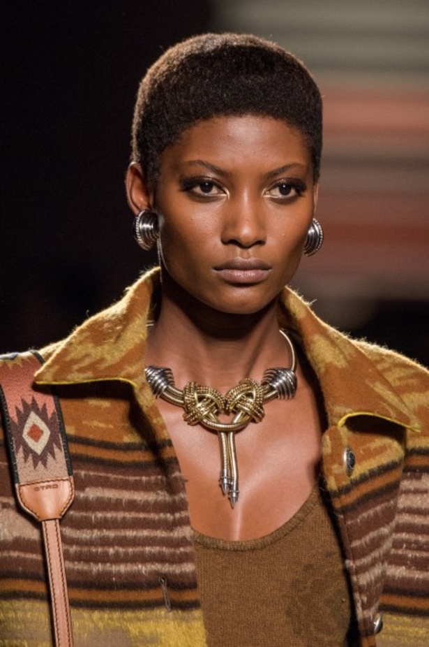 عرض ازياء ايترو لخريف وشتاء 2018